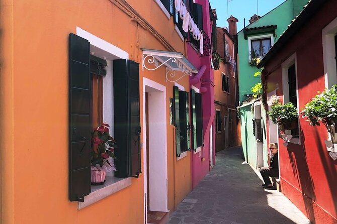 Full-day excursion to Murano, Burano and Torcello from Venice Train Station - The Logistics: Meeting, Timing, and Group Size