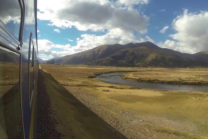 Full day: Luxury train from Cusco to Puno - The onboard experience: comfort, culture, and leisure