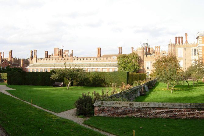 Hampton court palace private tour from London - The Transport Options