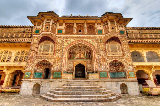 Jaipur City Tour from Agra by Express Train - Arrival and First Stop: Amber Fort