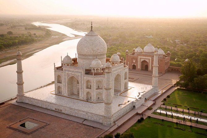 Private Agra Tour Including Taj Mahal and Lunch Via Express Train from New Delhi - Exploring the Taj Mahal