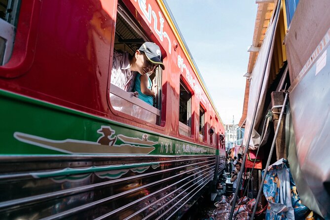 Private Guided Tour to Train Market and Damnoensaduak Floating Market - Authentic Perspectives from Past Travelers