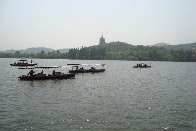 Shanghai to Hangzhou one day bullet train tour with Chinese lunch - Visiting Lingyin Temple: A Spiritual Retreat
