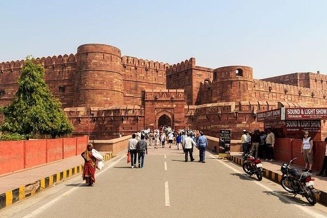 Taj Mahal Tour by Gatimaan Express Train With Lunch At 5 Star Hotel - The Experience: What You Can Expect