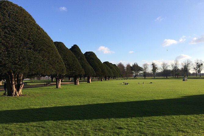 Hampton court palace private tour from London - Pricing and Value
