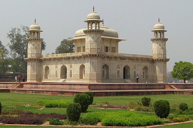 Private One Day Taj Mahal Tour by Gatimaan Express Train - Visiting the Taj Mahal: The Jewel of India