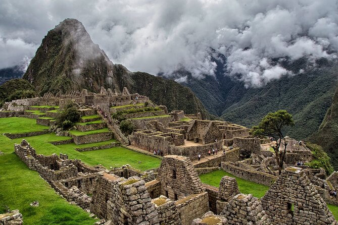 Private Tour 2 Days 1 Night Sacred Valley and Machupicchu by Train - Who Is This Tour Best Suited For?