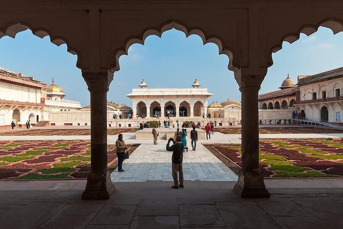 From Delhi - Private Taj Mahal Agra Day Trip by Express Train - Discovering Mughal Grandeur: Agra Fort