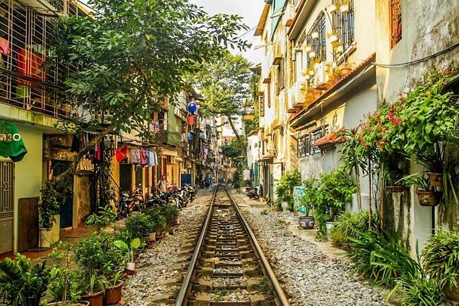 Private Hanoi City Train Track Tour with Puppet Show - Cultural Entertainment: Thang Long Water Puppet Show