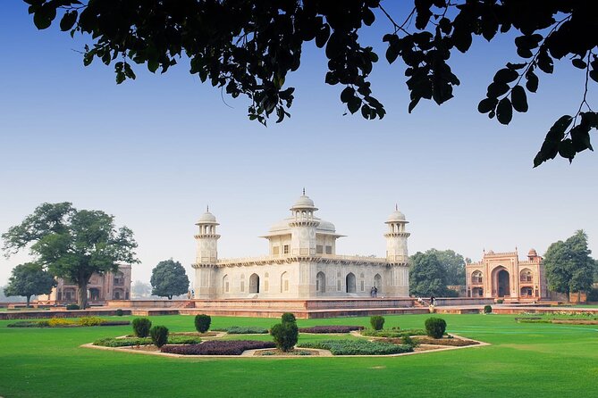 Taj Mahal Tour By Express Train from Delhi - Exploring the Taj Mahal