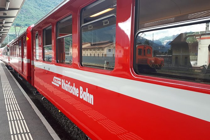 Lake Como, Swiss Alps and Bernina train. From Milan - Guide and Group Size