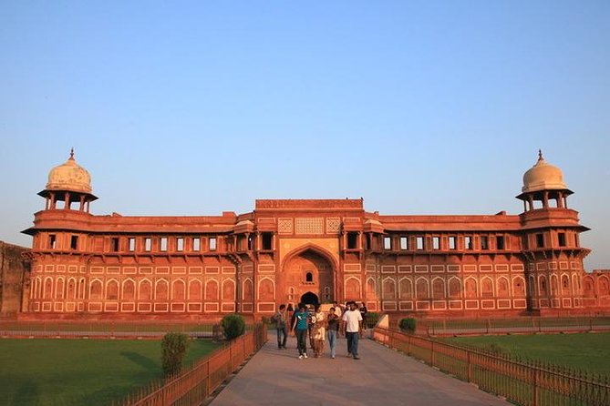 Taj Mahal Tour By Gatimaan Train/Rail All inclusive - What Does the Price Include and Exclude?