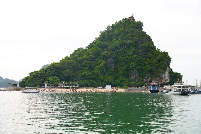 Best Halong Bay 2D1N Cruise : Supprising Cave, Titop Island,Kayak - Key Points