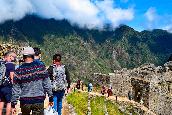 Full-Day Private Tour in Machupicchu with Expedition Train - Key Points